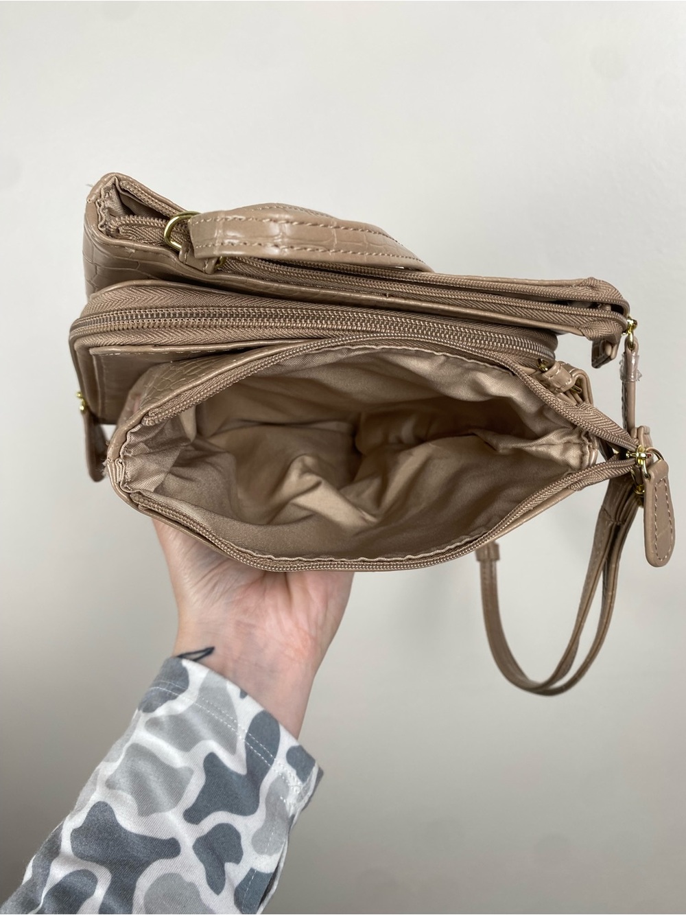 Giani Bernini Faux Croc Crossbody Bag - Picture 5 of 7